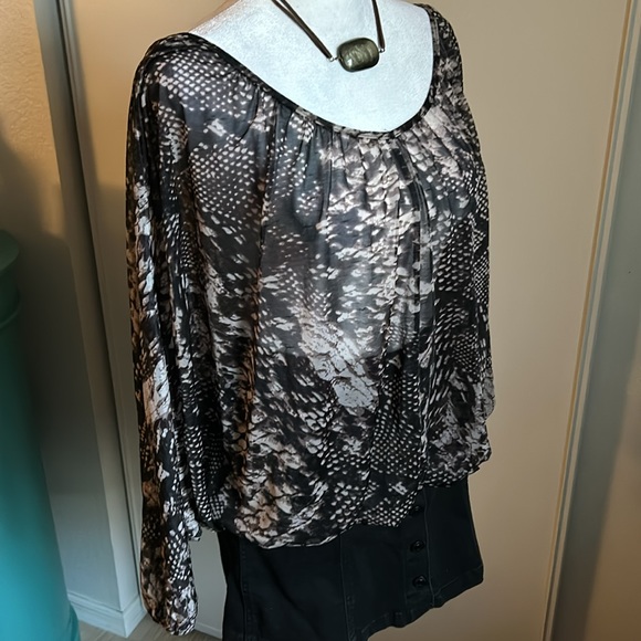 i Jeans By Buffalo Women’s Sheer Mesh Python Print Open Back Peasant Bloouse - Picture 2 of 7